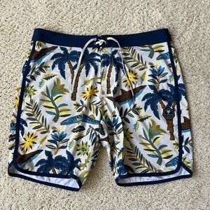 Vissla board shorts size 38